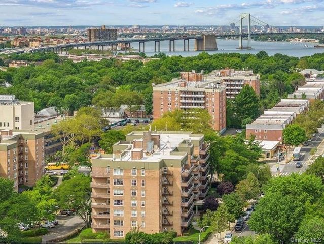 23-20 Bell Blvd 5C, Bayside, NY 11360