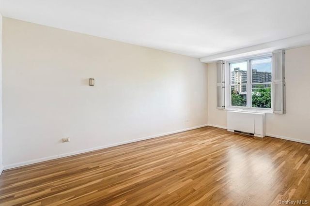 23-20 Bell Blvd 5C, Bayside, NY 11360