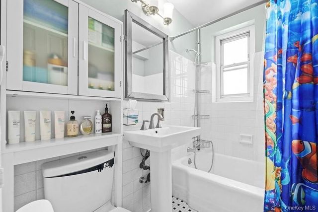 23-20 Bell Blvd 5C, Bayside, NY 11360