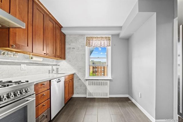 23-20 Bell Blvd 5C, Bayside, NY 11360