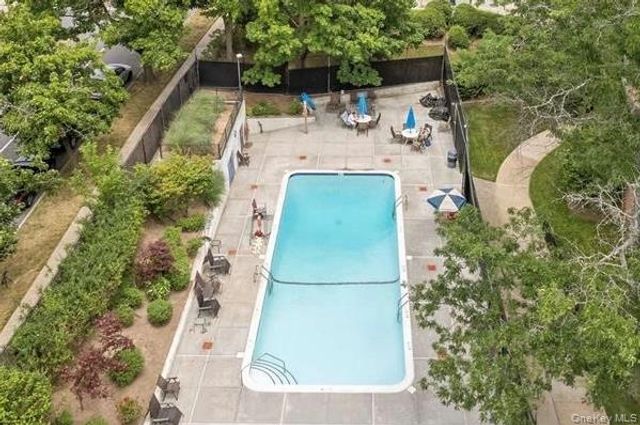 23-20 Bell Blvd 5C, Bayside, NY 11360