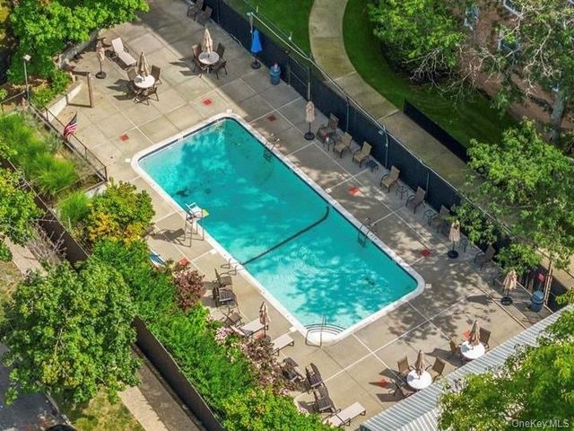 23-20 Bell Blvd 5C, Bayside, NY 11360