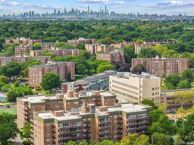 23-20 Bell Blvd 5C, Bayside, NY 11360