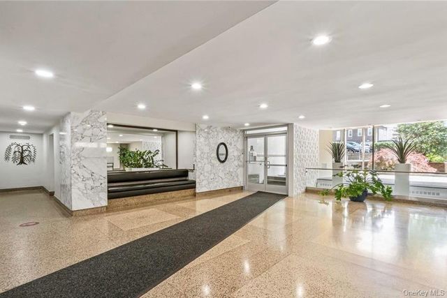 23-20 Bell Blvd 5C, Bayside, NY 11360