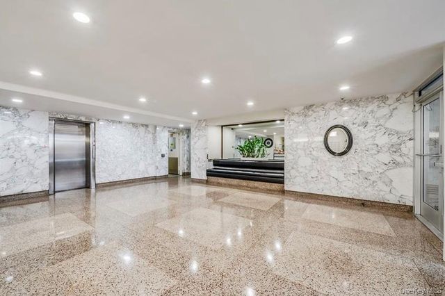 23-20 Bell Blvd 5C, Bayside, NY 11360