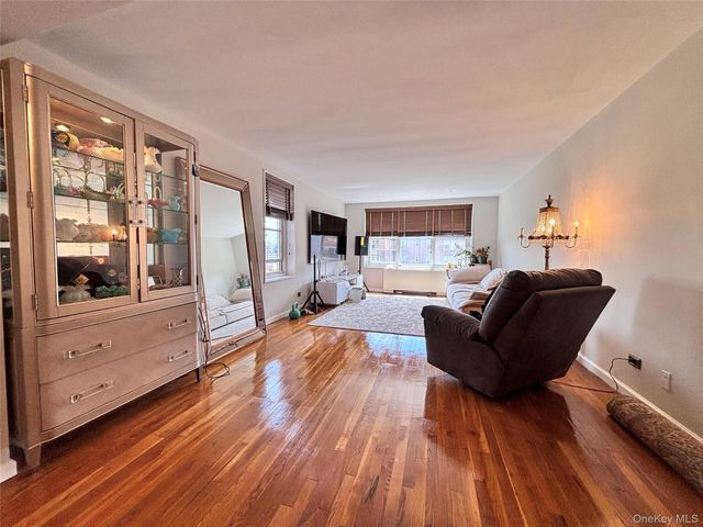 23-20 Bell Blvd 5C, Bayside, NY 11360