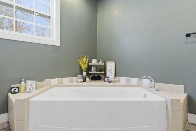 1908 State Highway Jj, Sparta, MO 65753