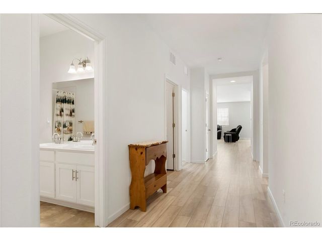 86 S Vandriver Way, Aurora, CO 80018