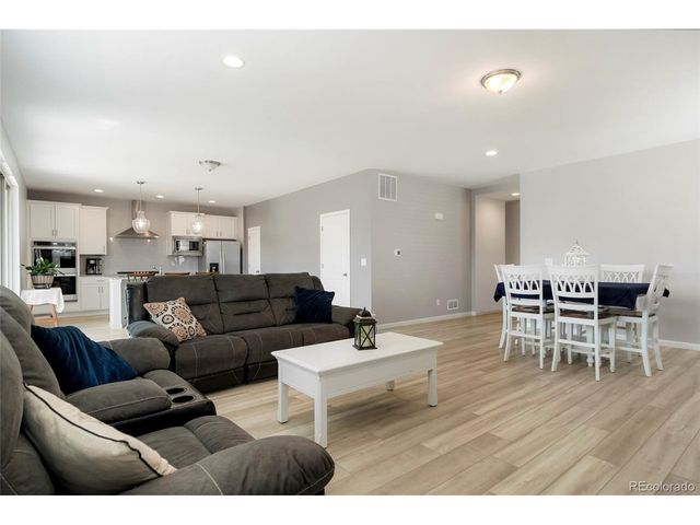 86 S Vandriver Way, Aurora, CO 80018