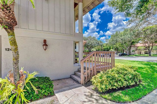 130 Brackenwood Road, Palm Beach Gardens, FL 33418