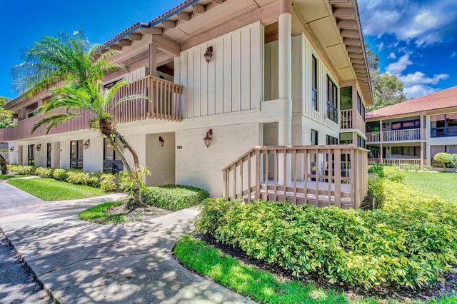 130 Brackenwood Road, Palm Beach Gardens, FL 33418