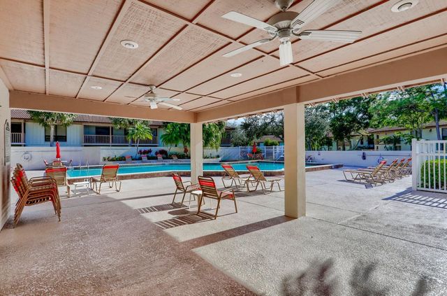 130 Brackenwood Road, Palm Beach Gardens, FL 33418