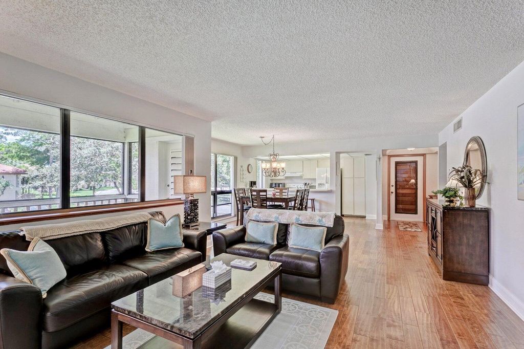 130 Brackenwood Road, Palm Beach Gardens, FL 33418