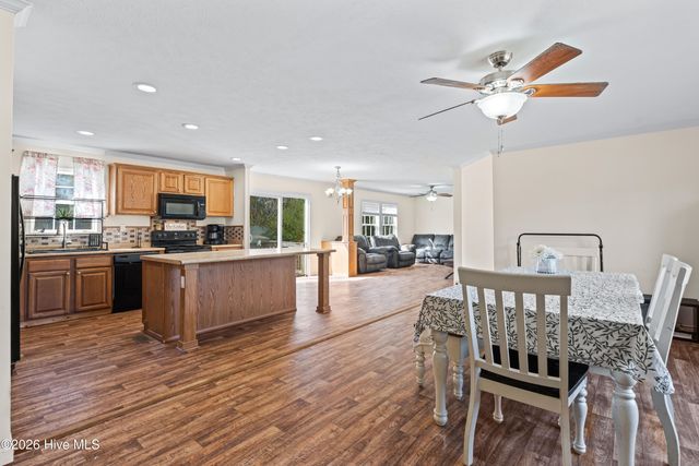 174 Sanders Drive, Hubert, NC 28539