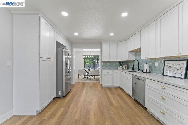 5360 Brookside Ct, Pleasanton, CA 94588