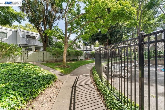 5360 Brookside Ct, Pleasanton, CA 94588