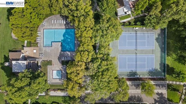 5360 Brookside Ct, Pleasanton, CA 94588