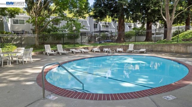 5360 Brookside Ct, Pleasanton, CA 94588