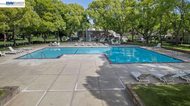5360 Brookside Ct, Pleasanton, CA 94588