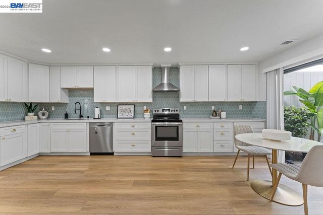 5360 Brookside Ct, Pleasanton, CA 94588