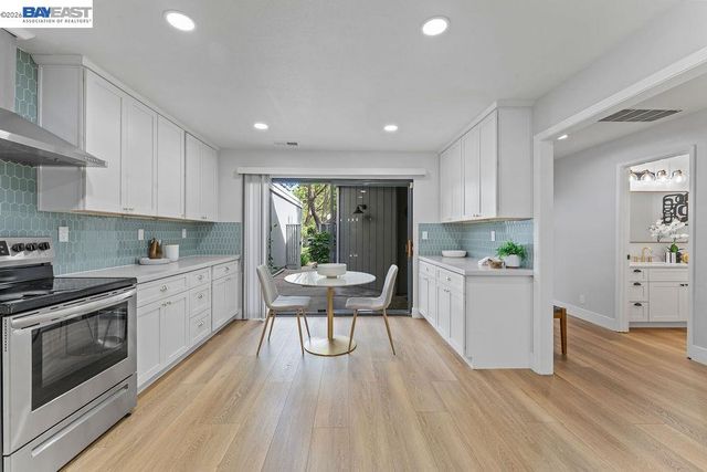 5360 Brookside Ct, Pleasanton, CA 94588