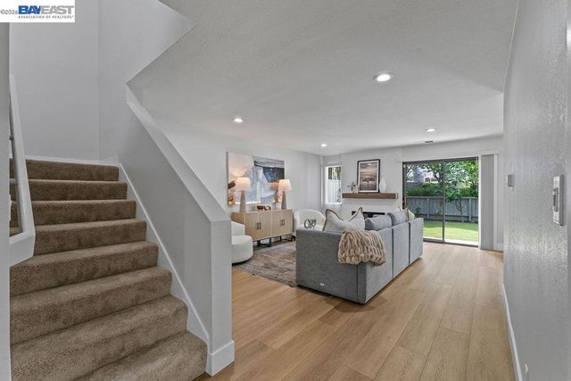 5360 Brookside Ct, Pleasanton, CA 94588