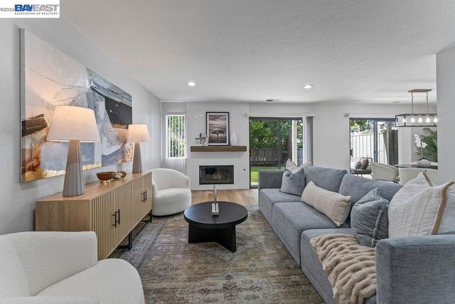 5360 Brookside Ct, Pleasanton, CA 94588
