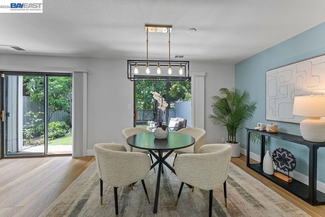 5360 Brookside Ct, Pleasanton, CA 94588