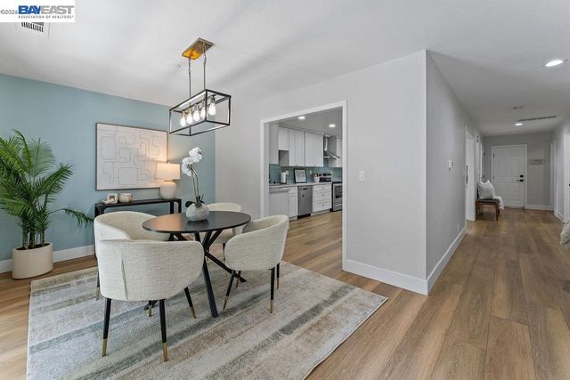 5360 Brookside Ct, Pleasanton, CA 94588