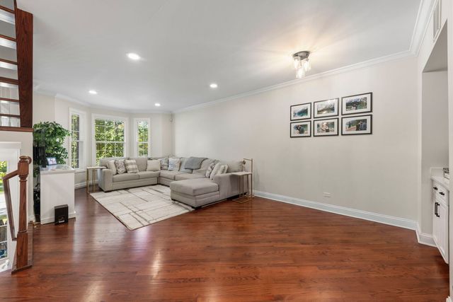 808 Shandrew Drive 808, Naperville, IL 60540