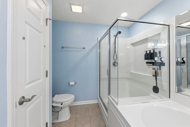 808 Shandrew Drive 808, Naperville, IL 60540