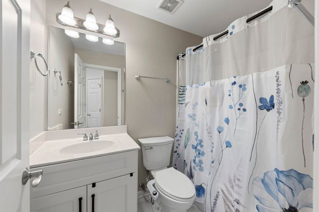 808 Shandrew Drive 808, Naperville, IL 60540