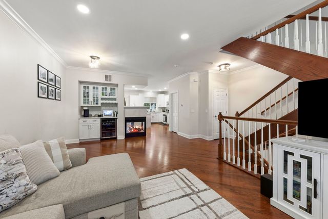 808 Shandrew Drive 808, Naperville, IL 60540