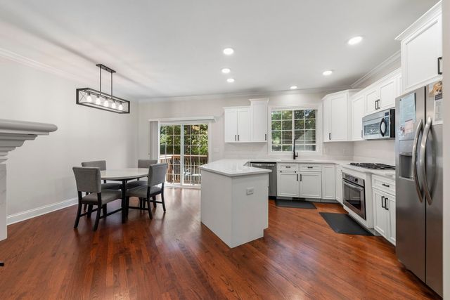 808 Shandrew Drive 808, Naperville, IL 60540
