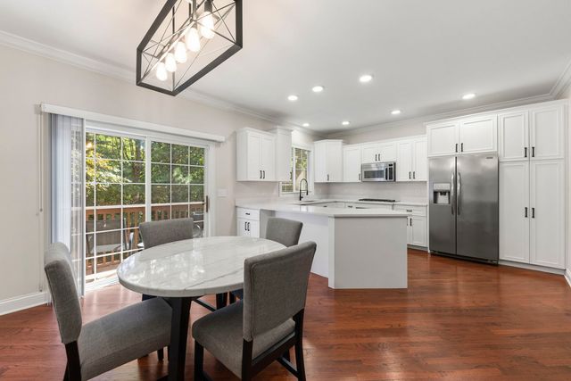 808 Shandrew Drive 808, Naperville, IL 60540