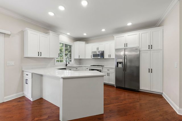 808 Shandrew Drive 808, Naperville, IL 60540