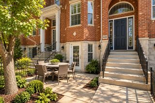 808 Shandrew Drive 808, Naperville, IL 60540