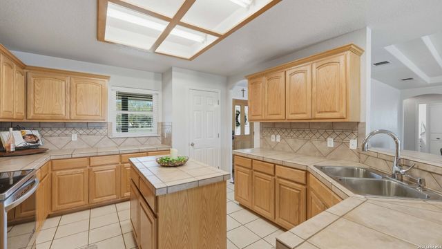 113 MILLER CV, La Vernia, TX 78121