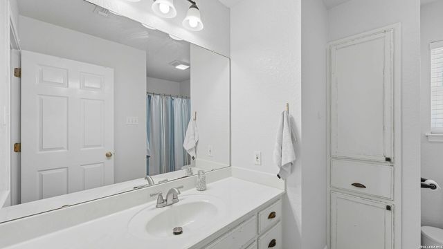 113 MILLER CV, La Vernia, TX 78121