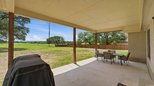 113 MILLER CV, La Vernia, TX 78121
