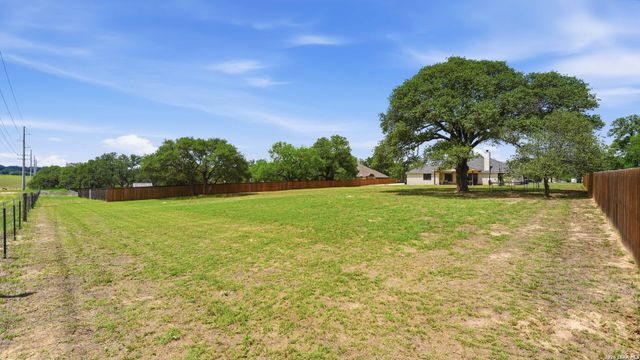 113 MILLER CV, La Vernia, TX 78121