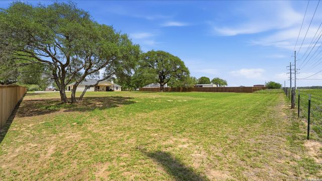 113 MILLER CV, La Vernia, TX 78121