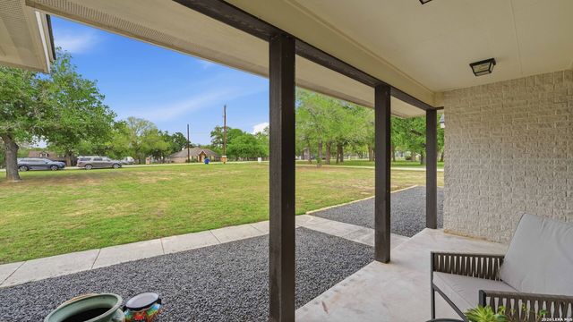 113 MILLER CV, La Vernia, TX 78121