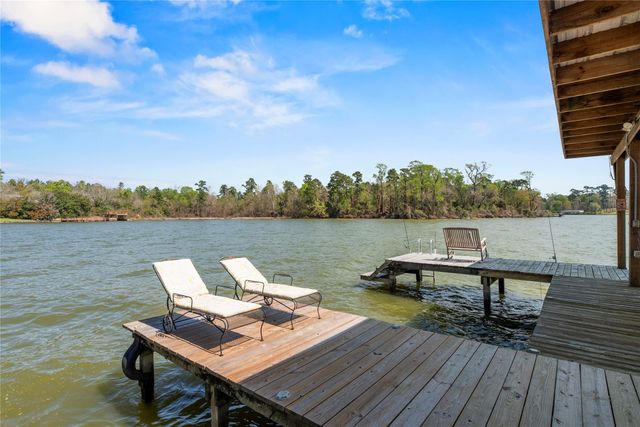 800 Northwoods Drive, Point Blank, TX 77364