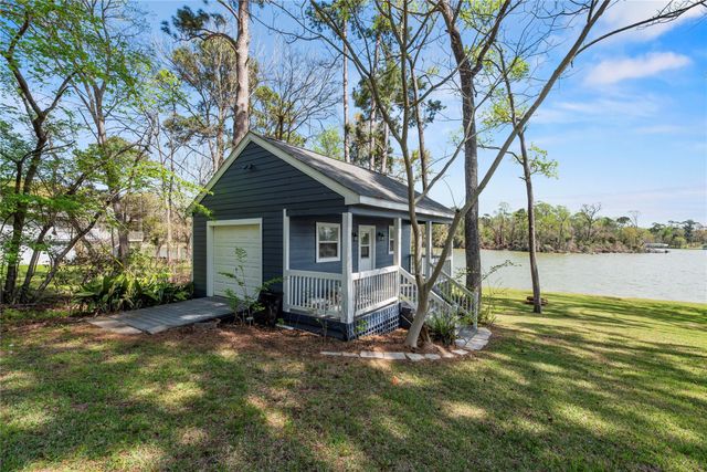 800 Northwoods Drive, Point Blank, TX 77364