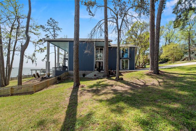 800 Northwoods Drive, Point Blank, TX 77364