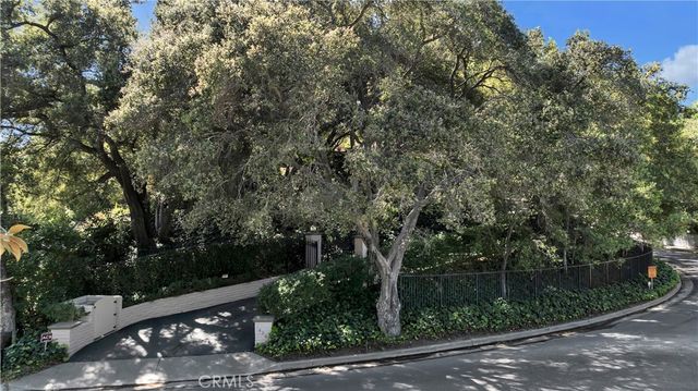 16700 Bosque Drive, Encino, CA 91436