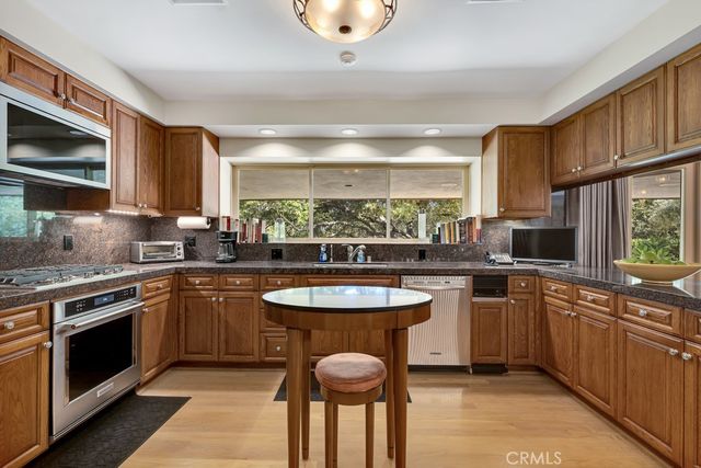 16700 Bosque Drive, Encino, CA 91436