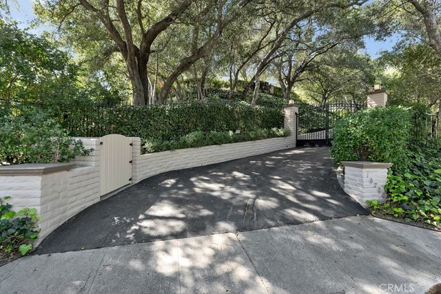 16700 Bosque Drive, Encino, CA 91436