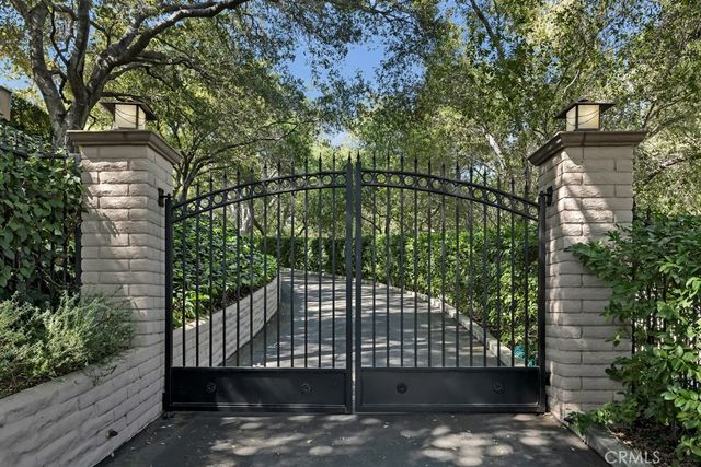 16700 Bosque Drive, Encino, CA 91436